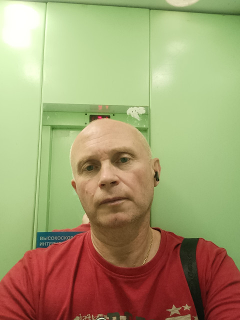 Дмитрий, Россия, Великий Новгород, 52 года, 3 ребенка. Познакомлюсь с женщиной для любви и серьезных отношений. 
Желательно не курящих, без широких бровейЖиву в Новгороде. В разводе. Трое детей, двое из них взрослые. Младший ребенок живёт со мной. 
Инте