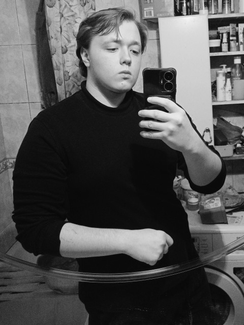 Василий, Россия, Москва, 21 год, 1 ребенок. Хочу найти Честно говоря какую именно я не знаю, какая понравится наверноеНе женат, детей нет, ищу партнёра, на один-два раза или на постоянно, люблю девушек постарше чем я, 