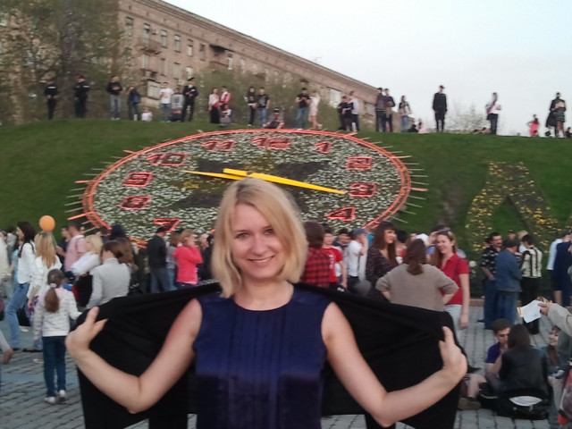 Секс фильм порно орыс саябағында Әйелді орыс әйелімен жыныстық қатынасқа түсуге азғырған