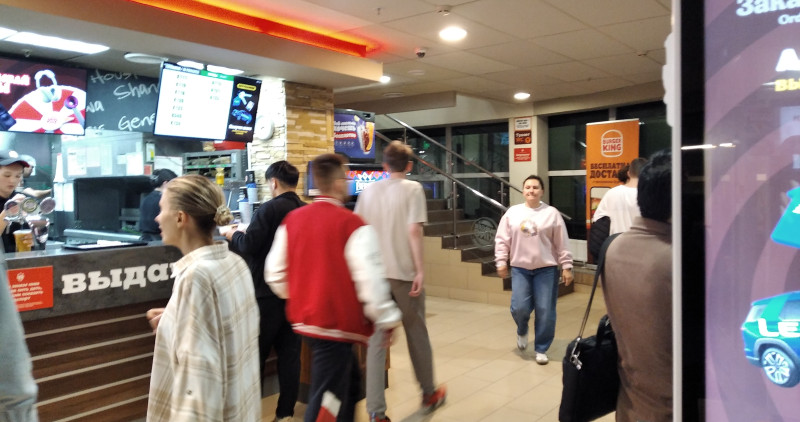 Такие вот женщины, им и готовить для хороших мужчин в лом