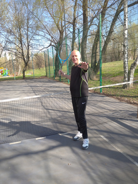 Андрей, Москва, м. Домодедовская, 61 год. Познакомлюсь с женщиной для дружбы и общения.В разводе, дети взрослые, живу один в своей квартире. Активно занимаюсь спортом. Ишу женщину для общ