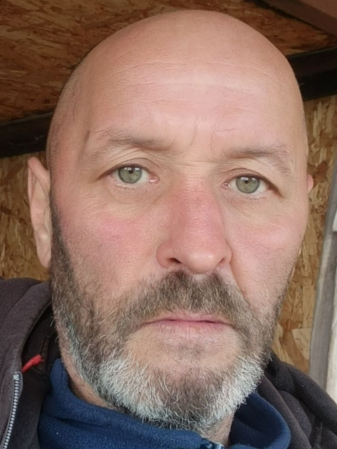 Андрей, Симферополь, 46 лет, 3 фото. Фермер. Занимаюсь теплицами. Женат не был, детей нет. живу в глухой деревушке.