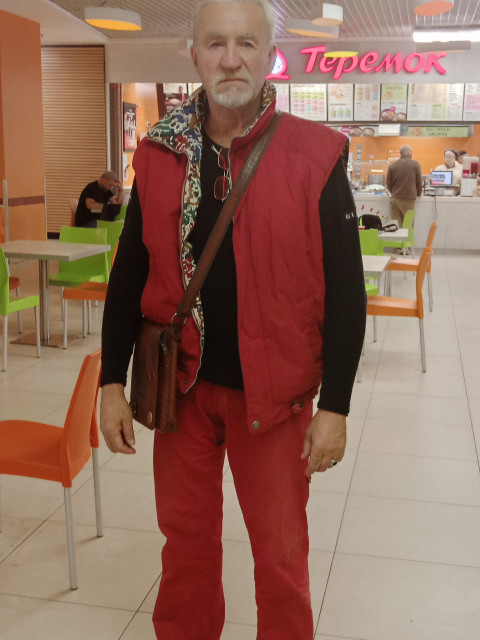 Геннадий, Санкт-Петербург, м. Международная, 62 года. Познакомлюсь со спокойной женщиной для любви и серьезных отношений, дружбы и общения.Разведен.. 190 рост, 100 кг. вес. Не пенсионер.. Люблю прогулки и телевизор.. Фитнес и читать..