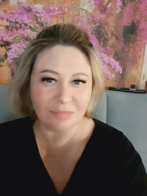 Алла, Россия, Тольятти, 48 лет. Познакомлюсь с уверенным в себе, с чувством юмора, твердо стоящим на ногах мужчиной, который ищет сеБлондинка желает познакомиться)