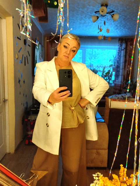 Татьяна, Россия, Бахчисарай, 52 года. Познакомлюсь с мужчиной для дружбы и общения. Распорядится судьба, соприкоснуться души - можно и замуж...  Анкета 799994. 