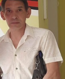 Андрей, Россия, Саратов, 45 лет, 3 ребенка. Хочу найти, честную, добрую, ласковую простую девушку.Работаю в сфере строительства. Проживаю один.