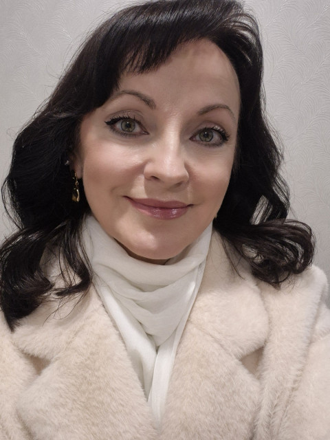 Елена, Беларусь, Минск, 49 лет, 1 ребенок. Добрая, жизнерадостная. Люблю книги, театр, природу. Обожаю печь вкусняшки). Мечтаю встретить челове