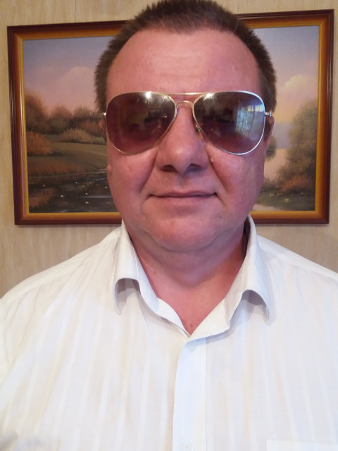 Виктор Бахур, Беларусь, Минск, 52 года. Он ищет её: Познакомлюсь с женщиной для любви и серьезных отношений.творческий человек играю на гитаре професиональный массажист