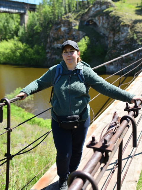 Нина, Россия, Екатеринбург, 54 года. Познакомлюсь с мужчиной пока для дружбы и общения, а дальше видно будет.Живу одна. 
Дети взрослые, проживают отдельно. 
Хочется общения, заботы, быть кому то нужной.