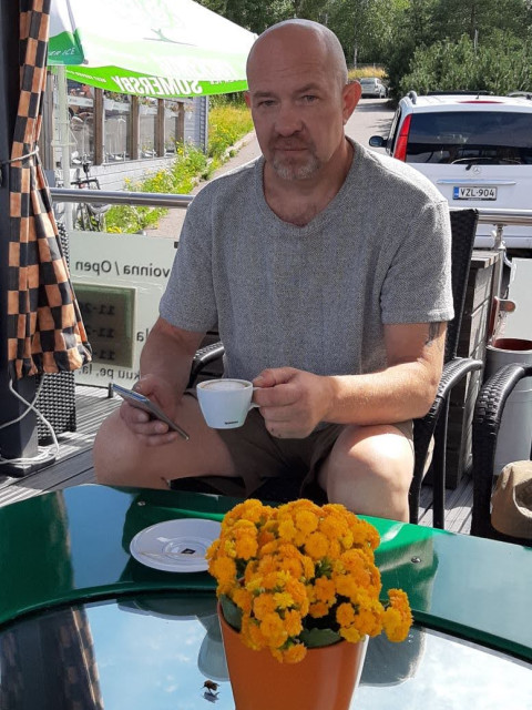 Олег Анатольевич, Финляндия, Вантаа, 51 год, 3 ребенка. Познакомлюсь с женщиной для любви и серьезных отношений, брака и создания семьи, воспитания детей, рЛюблю заниматься спортом. Рыбалка. Животные. Семья. дети.