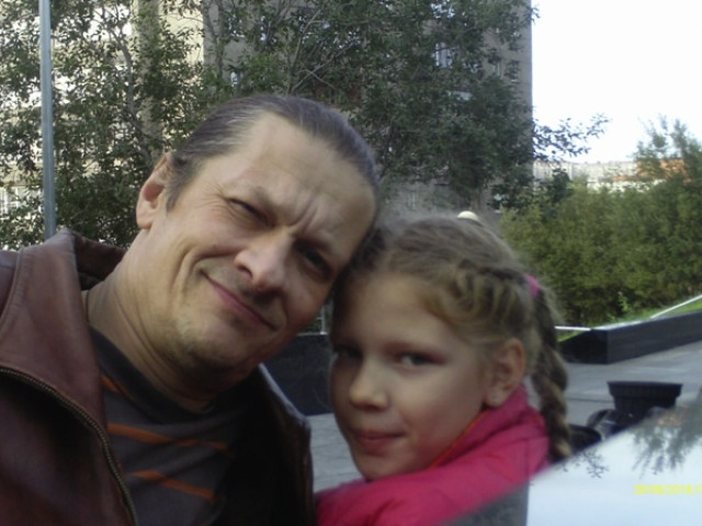 Эдуард, Россия, Мурманск, 51 год, 1 ребенок. Хочется найти ту самую, увидев которую пойму: Это Она!.Зачем рассказывать? Лучше узнать " лицом к лицу". Но немного можно: адекватный, непьющий, 