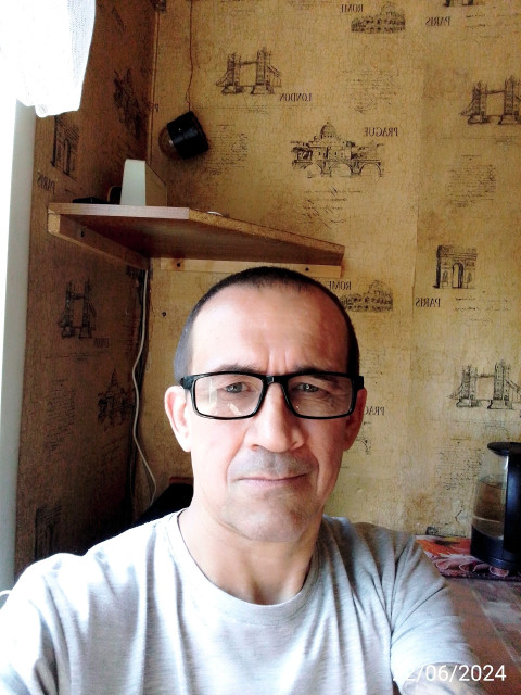 Андрей, Россия, Новокузнецк, 50 лет. Познакомлюсь с женщиной для любви и серьезных отношений, брака и создания семьи, воспитания детей, дВполне нормальный, не алкаш, не наркоман.