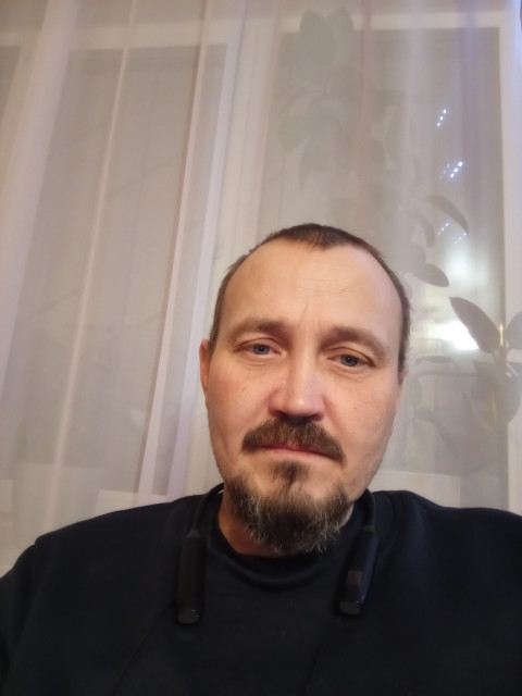 Денис, Россия, Екатеринбург, 45 лет, 1 ребенок. Хочу найти 38-44 лет. Серьёзные отношения.В поисках второй половины сначала для общения, а там видно будет. Люблю книги, прогулки на природе, 