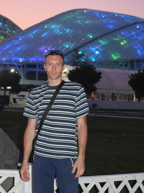 Петр, Россия, Оренбург, 37 лет. Он ищет её: Познакомлюсь с женщиной для любви и серьезных отношений, брака и создания семьи, воспитания детей.Мне 36 лет. Спортивного телосложения. Рост-176. Вес -63кг. Люблю заниматься физкультурой, кататься н