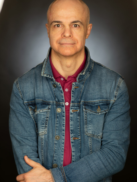 Евгений, Москва, м. Славянский бульвар, 54 года. Хочу найти Боже, пошли мне симпатичную и нормальную!Не женат, детей нет, живу в ЗАО, район Матвеевское. 
Образован, занимаюсь боксом, пением, инвестиро