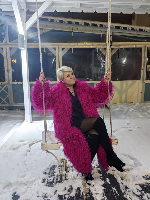 Юлия, Россия, Тверь, 50 лет, 1 ребенок. Для начала, познакомлюсь с мужчиной для дружбы и общения. Потом, будет видно.Активная, курю, люблю пиво, трудоголик.