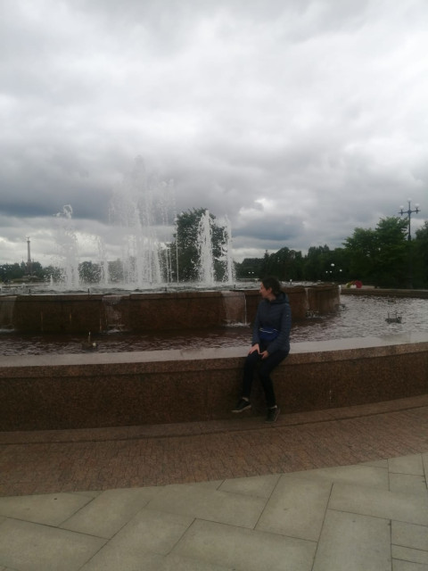 Ирина, Россия, Москва, 23 года. Познакомлюсь с парнем до 30 лет. Желательно Москва, чтобы легче было встретиться. 
Хочу не затягиваЗакончила институт, работаю. 
Спокойная, с небольшим чувством юмора, нравится вести беседы, делясь 