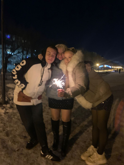 Марина, Россия, Тверь, 51 год, 2 ребенка. Познакомлюсь с мужчиной 50-55 лет, не пьющего для создания крепкой и дружной семьи.Живу одна, дети у меня взрослые уже. Работаю. Люблю детей, есть внуки.