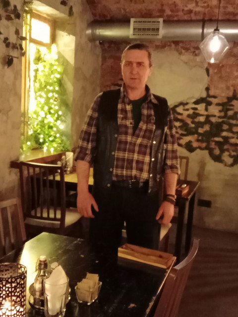 Олег, Россия, Санкт-Петербург, 57 лет, 2 ребенка. Познакомлюсь с женщиной для любви и серьезных отношений, брака и создания семьи, гостевого брака, дрМне 56 лет, дети взрослые, жены нет. Образование высшее, работаю в строительстве. К спиртному отношу