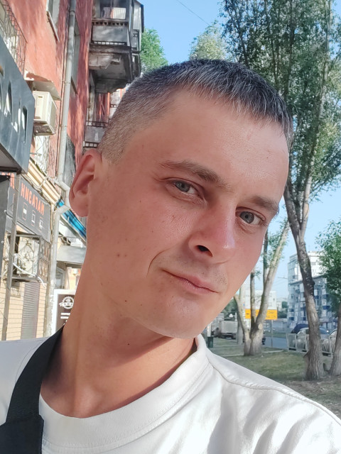 Альберт Гришин, Самара, 36 лет, 2 фото. Ищу девушку дня постоянных и серьёзных отношений. Не женат. Детей нет.