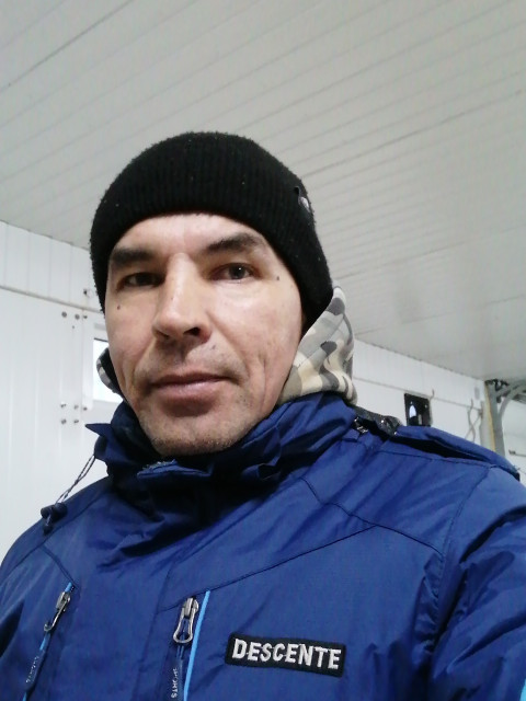Сергей, Калуга, 48 лет. Одинокий голубоглазый брюнет. Спокойный, добрый. Не курю.