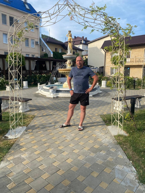 Роман, Россия, Саратов, 46 лет. Познакомлюсь с женщиной для гостевого брака.Ищу женщину для встреч, совместного отдыха. Возможна м. п. Приоритет Заводской район.