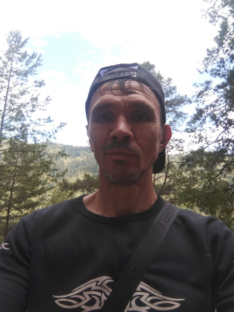 Марат, Россия, Новосибирск, 52 года. Познакомлюсь с женщиной для любви и серьезных отношений, брака и создания семьи, воспитания детей, рОбычный мужчина, работаю на заводе, спокойный, не курю. выпивкю редко, только с друзьями.