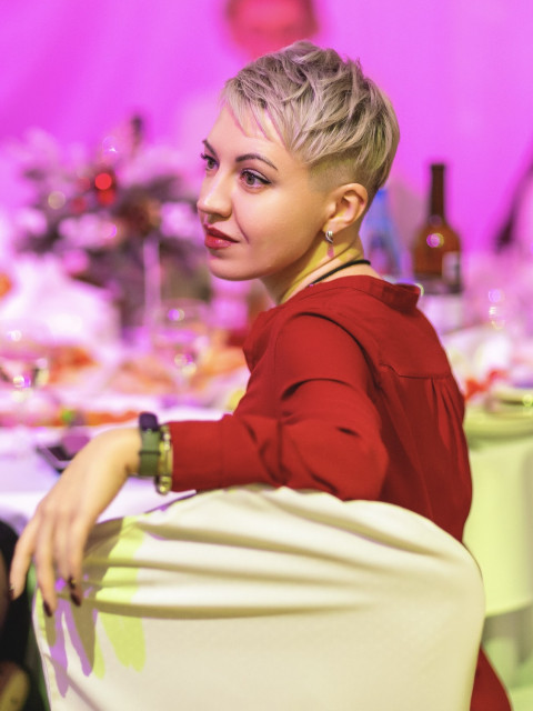 Екатерина, Москва, м. Физтех, 42 года. Познакомлюсь с мужчиной для любви и серьезных отношений, дружбы и общения.Своенравная, но добрая; ) очень люблю кошек! Очень ценю доброту и честность. Совмещаю в себе необузд