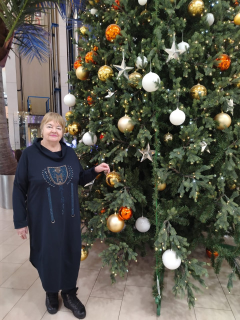 Лариса, Россия, Казань, 64 года, 1 ребенок. Познакомлюсь с мужчиной для любви и серьезных отношений.Русская, образование высшее, есть дочь. Люблю ходить в театры, музеи, кино. Люблю цветы. Не люблю пь