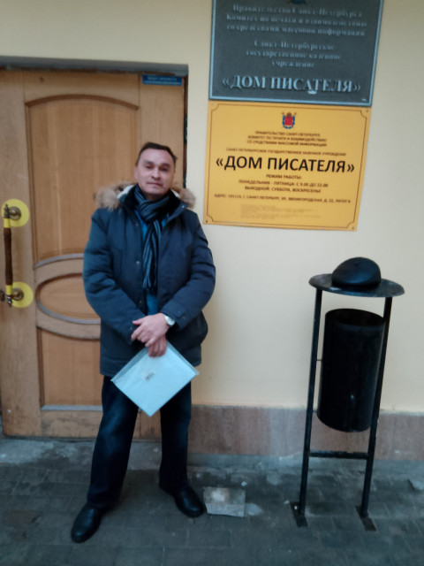 Вячеслав, Россия, Бикин, 52 года. Познакомлюсь с женщиной для брака и создания семьи.Образование высшее педагогическое, хороший собеседник, увлекаюсь литературным творчеством, умею и лю