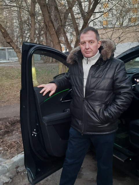 Сергей, Москва, м. Лианозово, 48 лет, 2 ребенка. Познакомлюсь с женщиной для любви и серьезных отношений, брака и создания семьи, воспитания детей.Я серьёзный, ответственный мужчина, разведён. рост 172 вес 77 живу со своими любимыми дочками 14 и18