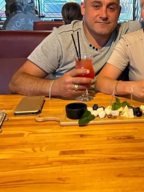 Максим Питерский, Россия, Донецк, 42 года. Он ищет её: Хочу встретить нормальную девушку для создания семьиОбычный, нормальный парень