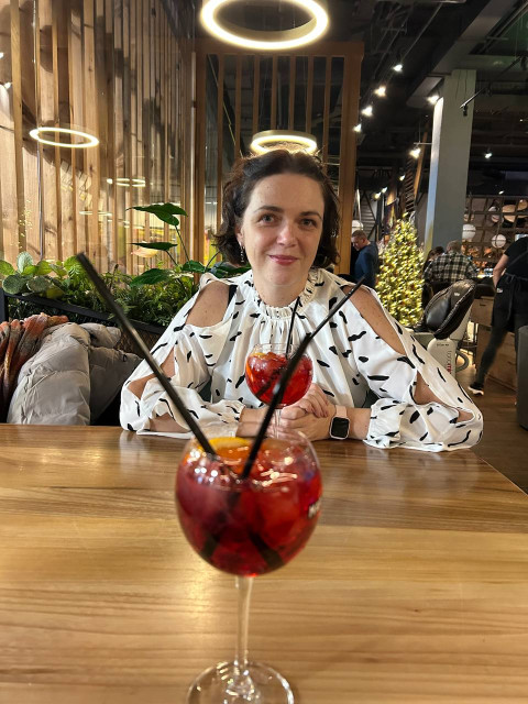 Ольга, Россия, Москва, 40 лет, 1 ребенок. Познакомлюсь с мужчиной для любви и серьезных отношений, брака и создания семьи, дружбы и общения.Самые приятные и долгосрочные отношения начинаются с дружбы и общения. Пообщаемся? Не сторонник долг