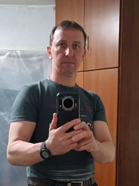 Сергей, Россия, Донецк, 54 года, 1 ребенок. Познакомлюсь с женщиной для любви и серьезных отношений, брака и создания семьи.Живу в ДНР г. Донецк петровский район, вдовец  воспитываю дочь 12 лет, супруга погибла при артобстре