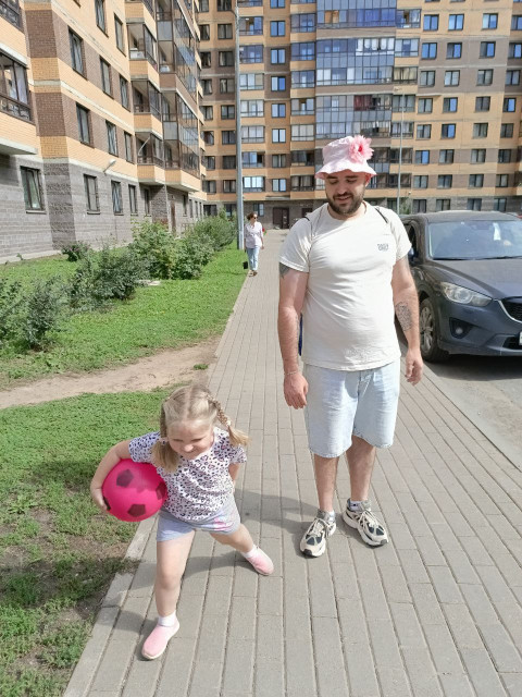 Павел Докучаев, Санкт-Петербург, м. Ломоносовская, 30 лет, 1 ребенок. Хочу встретить веселую жизненную верную общительную любящую детей и уважающую своего мужчину дамму .Друзья зовут меня Павло Андреевич, либо Урфин Джус :) веселый вдовец . Папа маленькой