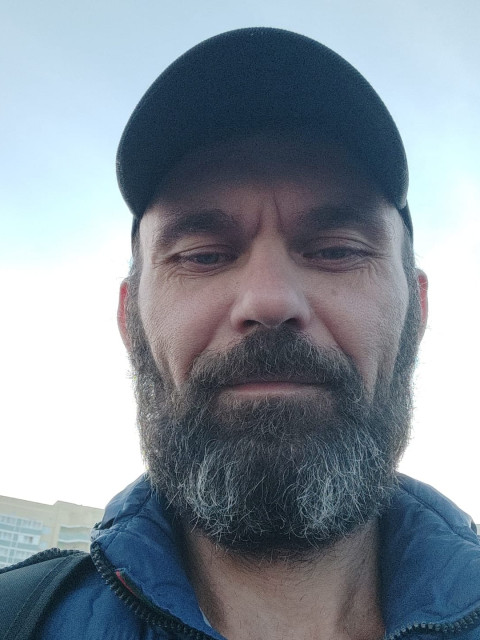 Геннадий, Россия, Набережные Челны, 48 лет, 2 ребенка. Хочу найти Верную и понимающую, можно с тараканами в голове но главное чтобы они спали всегда)))В разводе . Характер нордический, добрый. Двое детей