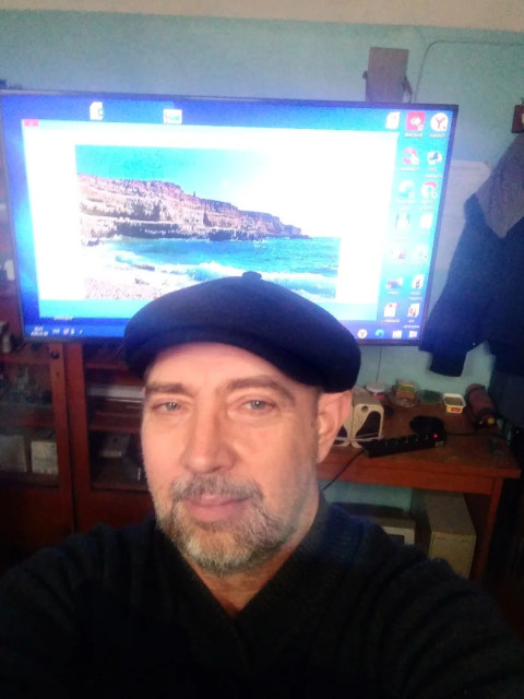 Вячеслав, Россия, Севастополь, 56 лет, 1 ребенок. Познакомлюсь с женщиной создания семьи, без потребительского отношения, не склонной к полноте не нижЗа нормальное общение за чашкой кофе
Телевизор и радио не смотрю и не слушаю
за саморазвитие, боль