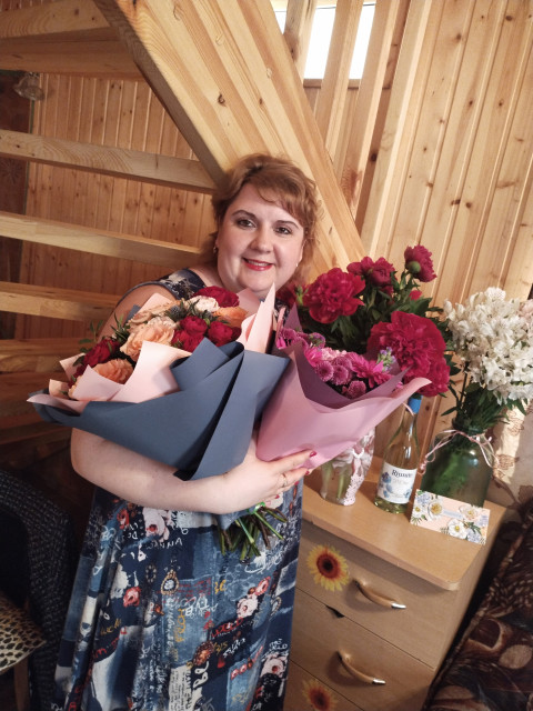 Ольга, Санкт-Петербург, м. Купчино, 40 лет, 1 ребенок. Познакомлюсь с мужчиной для любви и серьезных отношений, дружбы и общения.Добрая, общительная, работаю бухгалтером.