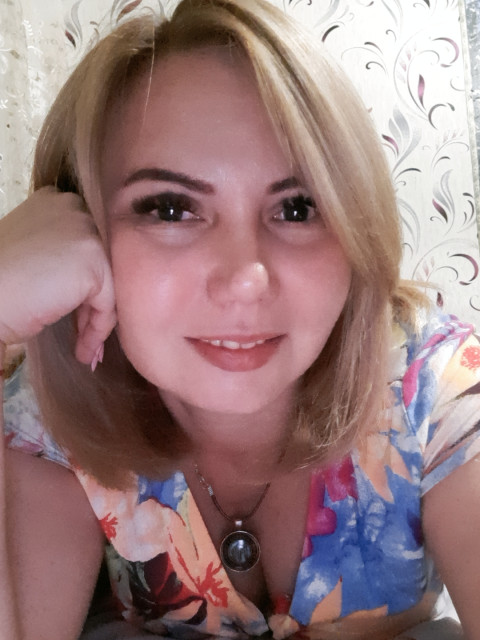 Галина, Россия, Волжский, 43 года, 2 ребенка. Познакомлюсь с мужчиной для любви и серьезных отношений, брака и создания семьи.Маленькая капризная врединка, которую пора вырвать с работы и дать поверить, что я девочка. Сказочни