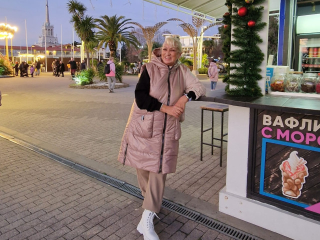 Любовь, Россия, Сочи, 70 лет. Познакомлюсь с мужчиной для любви и серьезных отношений.Привлекательная блондинка, неплохо сложена, рост172, образование высшее техническое, вдова. 
Дети в