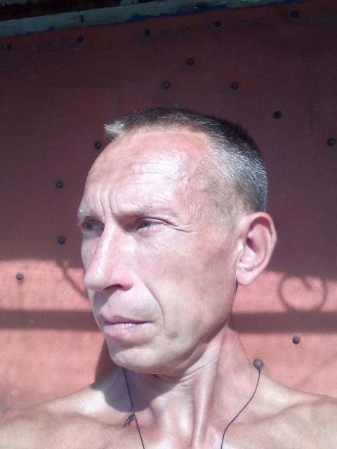 Алексей, Россия, Мелитополь, 51 год, 1 ребенок. Познакомлюсь с женщиной для дружбы и общения.К сожалению курю, но мысли бросить есть. Хочется менять и меняться. Почти два года как разведен. Раб