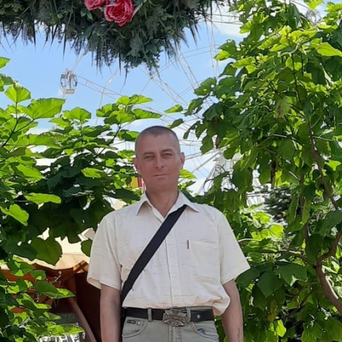 Дмитрий, Россия, Волжский, 51 год, 1 ребенок. Познакомлюсь с серьёзной женщиной, желательно не очень полной, которой не чужды светлые и чистые отнС приходом полной темноты я облачаюсь в волчью шкуру, пытаясь спрятать от толпы свою ранимую натуру,