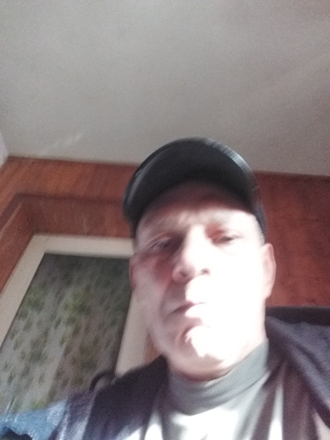 Сергей, Россия, Краснодар, 50 лет, 1 ребенок. Хочу найти Обычную неревнивую и чтоб любила то что я люблю.Раскажу о себе:живу один, занимаюсь нпмножко спортом, слушаю музыку, люблю природу, пешие прогулки.