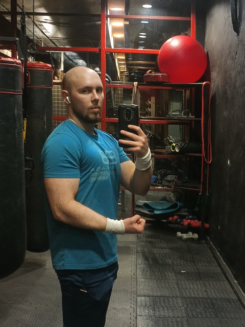 Александр Лисицын, Россия, Ростов-на-Дону, 28 лет. Он ищет её: Спортивную, без детей. С настроем на крепкую семью.Обычный парень, без вредных привычек. 

Люблю спорт.