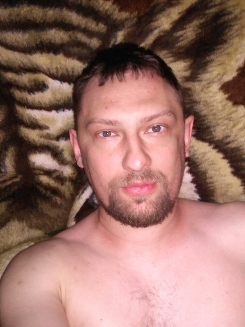 Антон Ярый, Россия, Челябинск, 40 лет. Хочу найти Не обделённую интеллектом, симпотичную, спортивную, активную, жизнерадостную зажигалкуРазумный, рациональный, верный и надёжный, порядочный, с чувством юмора, упором на ведение здорового