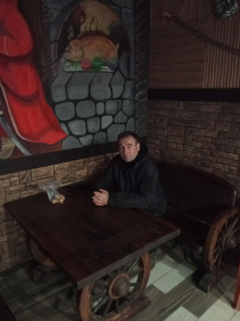 Сергей, Россия, Мелитополь, 55 лет, 1 ребенок. Познакомлюсь с женщиной для брака и создания семьи.Рост 180/79 не курю, спиртное, когда есть повод, работаю, всё остальное при переписке.