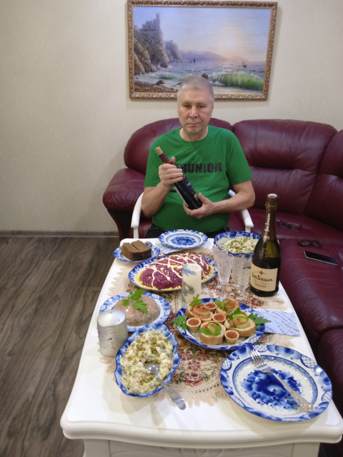 Владимир Ю, Россия, Курган, 78 лет. Познакомлюсь с женщиной для брака и создания семьи.Вдовец. Увлекаюсь путешествиями. Рот 187. Имеется квартира, машина, дача. Хороший доход. Два раза в 