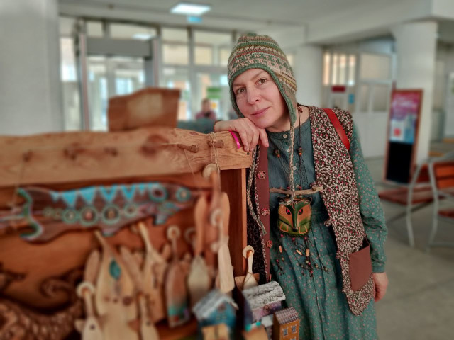 Евгения, Россия, Сысерть, 54 года, 1 ребенок. Познакомлюсь с мужчиной для любви и серьезных отношений, воспитания детей.Художник, живу с дочкой в частном доме, практически в лесу. Оптимистка, спокойная, не болтливая, люб