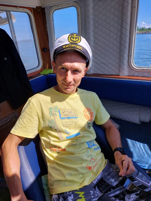 Владимир, Россия, Челябинск, 46 лет. Познакомлюсь с женщиной для любви и серьезных отношений, дружбы и общения.Владимир 45 лет, рост 162, вес 50кг. Работаю на производстве ЖБИ изделий, давно в разводе, детей нет