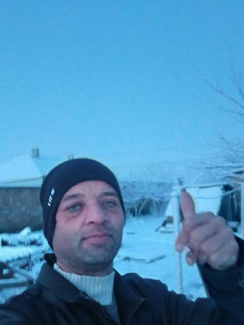 Сервер, Россия, Симферополь, 42 года, 2 ребенка. Познакомлюсь с женщиной для брака и создания семьи.Я простой обычный парень,работаю на фасаде, разведён есть 2-е детей которые живут рядом но не со мно